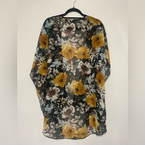 Emory Park LIKE NEW one size open front bold floral print semi sheer kimono - Picture 2 of 3
